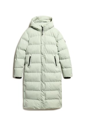 Manteau rembourré de couleur vert clair avec une capuche, doté d'une fermeture éclair à l'avant, de deux poches latérales et de poignets élastiques. Texture lisse avec motif en quadrillage.