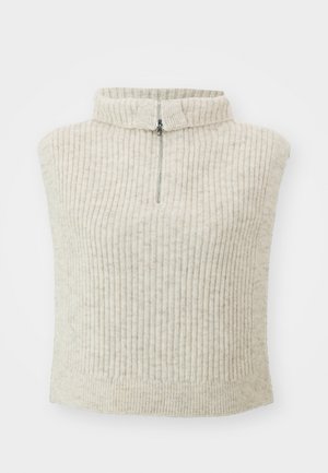 Mouwloze ribgebreide beige sweater-vest met een hoge kraag en een halve ritssluiting aan de voorkant in het midden.