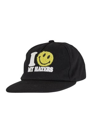 Zwarte baseballpet met een gebogen klep, met de tekst "I ❤️ MY HATERS" in het wit en een fuzzy gele lachende gezichtlogo. Gemaakt van katoen.