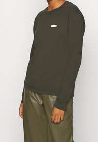 Obey Clothing Pitkähihainen paita - khaki