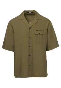 Korte mouw shirt in olijfgroene stof met een button-down kraag, voorzak en logo-details. Zwarte knopen complementeren het ontwerp.