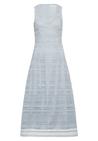 Svetle modré bezramínkové šaty s výstřihem do V, zdobené texturovanými horizontálními pruhy a vyšívanými vzory. Zapínání na zip na zadní straně.