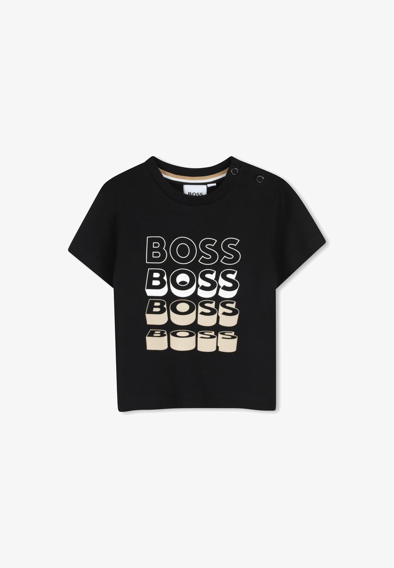 Maglietta nera a maniche corte per bambino piccolo con quattro scritte stilizzate "BOSS" in diversi caratteri tridimensionali bianchi e beige sul davanti, spalla con bottoni.