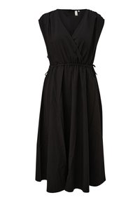 Schwarzes, ärmelloses Kleid mit V-Ausschnitt, elastischem Taillenbund und fließendem Rock. Hergestellt aus leichtem Stoff mit glatter Textur.
