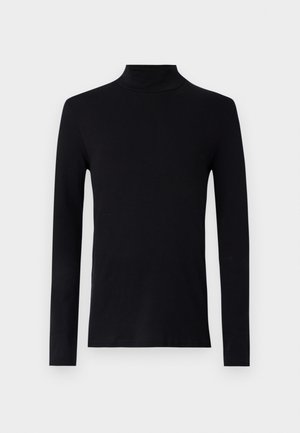 Camisa negra de cuello alto de manga larga, hecha de tela suave, con una silueta ajustada y cuello de canalé. Sin patrones o acentos visibles.
