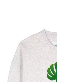 Hellgrau Sweatshirt mit kurzen Ärmeln, rundem Halsausschnitt und einem großen grünen Blattmotiv auf der Vorderseite. Weiches Material mit strukturierter Oberfläche.