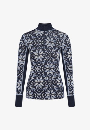 Tummansininen pitkähihaisempi paita korkealla kauluksella, jossa on geometrinen lumihiutale-kuvio vaaleansinisellä ja kermaisin värein. Vetoketjukaulus.