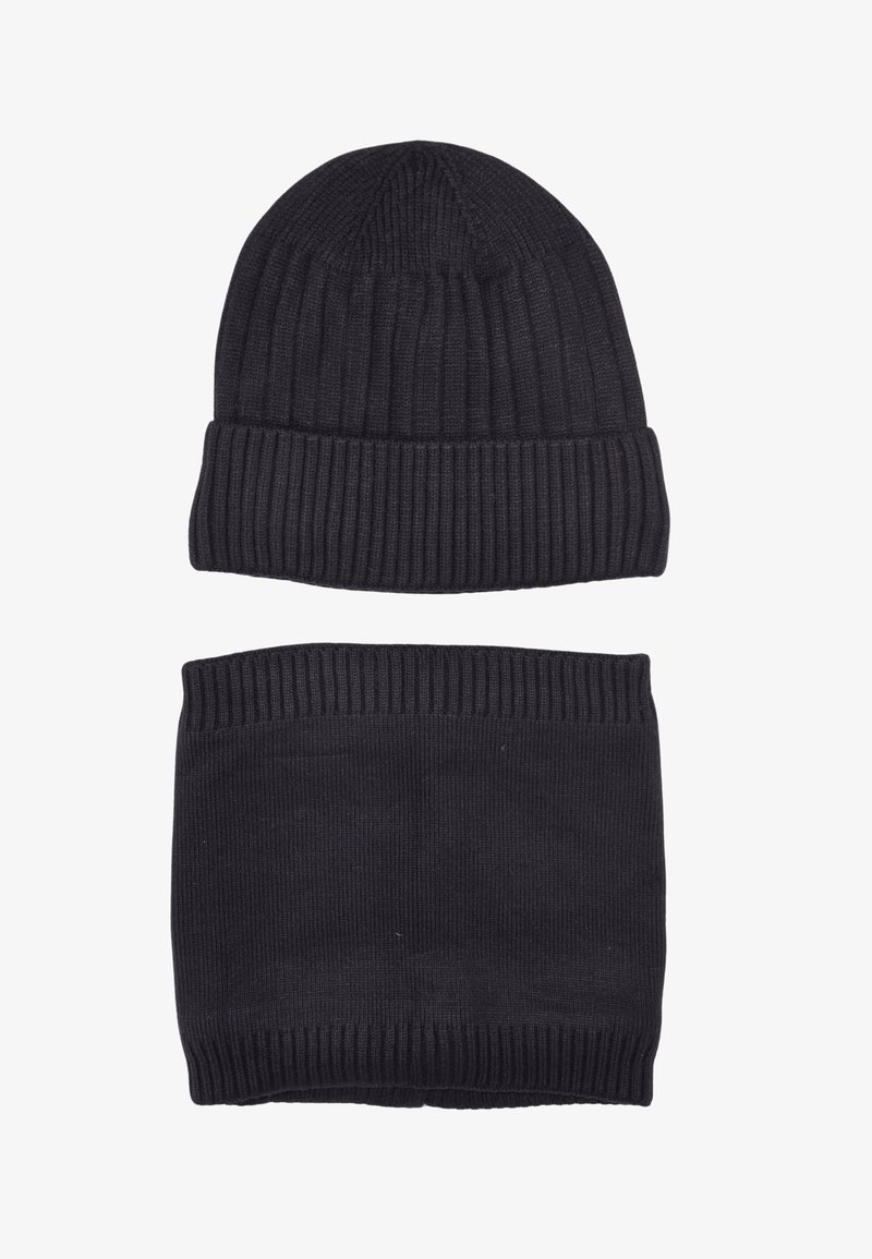 Set di berretto e scaldacollo a maglia nera, caratterizzato da una texture a coste verticali e un bordo piegato sul berretto per una vestibilità aderente.