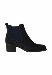 Bottine en daim noir avec talon carré bas, panneau latéral élastique et languette à l’arrière, présentée de profil sur fond blanc.
