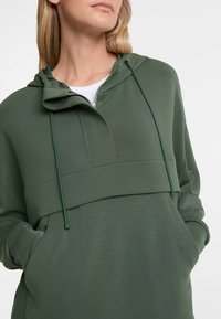 OYSHO SOFT-TOUCH WITH ZIP - Melegítőfelső - mottled dark green