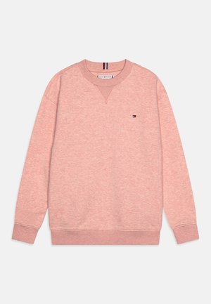Sweatshirt rose clair en tissu doux, avec un col rond, des poignets côtelés et un petit logo sur la poitrine. Coupe décontractée et ample.