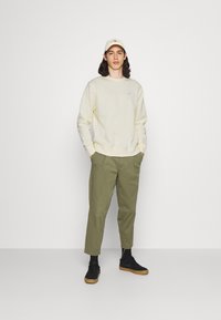 Nike Sportswear CRW - Camisola - coconut milk/white