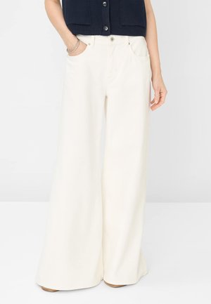 STYLE MARCH - Flared Jeans - offwhite