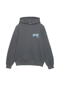 Felpa grigia con cappuccio realizzata in tessuto morbido, caratterizzata da una tasca frontale e un logo ricamato blu sull'area sinistra del petto.