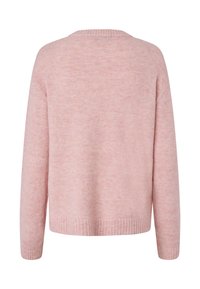 Pull en rose clair avec une texture douce, col rond et ourlet côtelé. Présente une silhouette légèrement ample et des manches longues. Sans motifs ni quincaillerie.