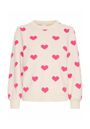 Suéter de tejido de punto beige claro con grandes patrones de corazones rosas. Presenta un cuello redondo y puños y dobladillo acanalados. Textura suave.