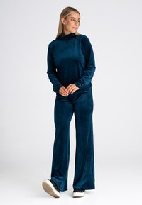 Niewybrane, dark blue