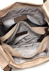 Beige lærredshåndtaske med flere rum, lynlåslukninger og en blød stofforing med et gentaget logomønster. Brune læderdetaljer.