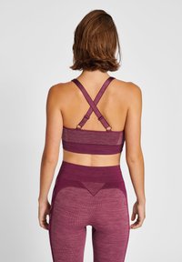 Hummel SEAMLESS - Sport-bh met light support - grape wine crushed berry mel