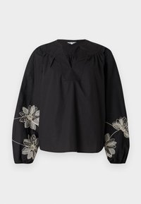Čierna bavlnená blúzka s hlbokým výstrihom, dlhými naberanými rukávmi a zložitou kvetinovou výšivkou v zlatej a bielej farbe na rukávoch.