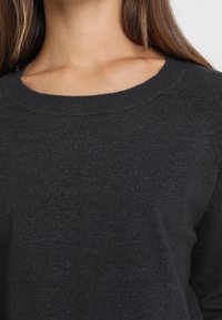 Vero Moda Petite Strickpullover - grey