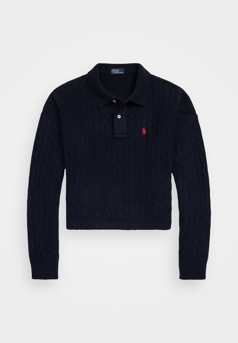 Pull polo bleu marine à manches longues en maille torsadée, avec col, deux boutons et petit logo rouge brodé sur la poitrine gauche.