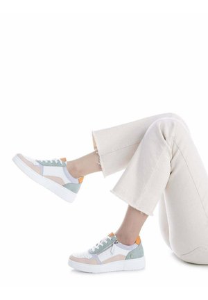 Refresh, ZAPATILLA DE MUJER PLANO  - NUDE - Sneakers basse - marron