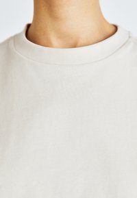 Jack & Jones PREMIUM JPRBLAHARVEY TEE UNISEX - Navadna majica - moonbeam