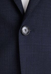 Thumbnail Image 9