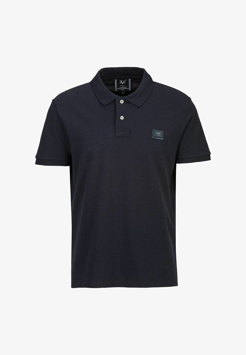 Marineblaue Poloshirt aus weichem Stoff, mit klassischem Kragen, zwei-Knopf-Leiste und einem kleinen Markenaufnäher auf der Brust.