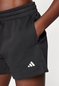 adidas Sportswear ESSENTIALS SMALL LOGO SHORTS - Sportiniai šortai - black