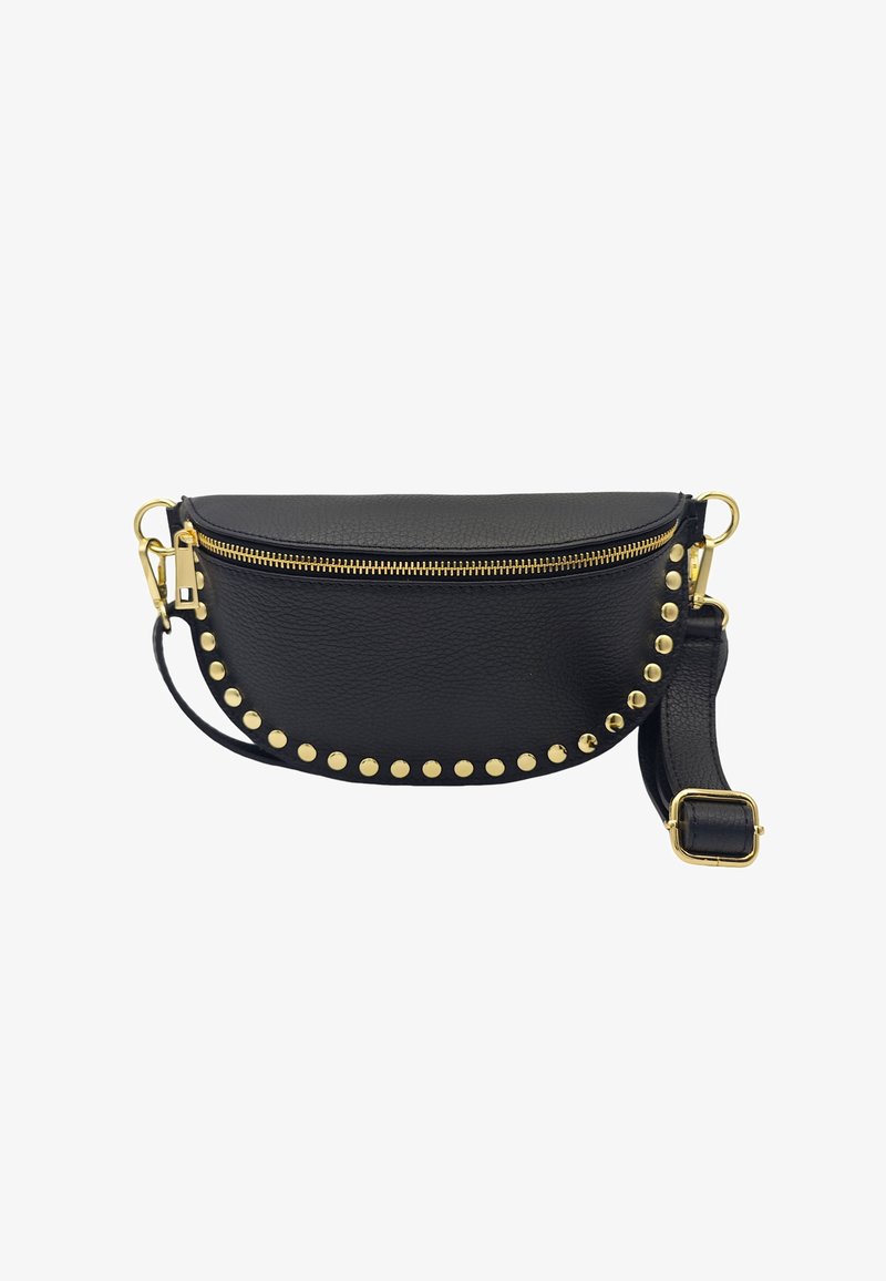 Sac en cuir noir, forme arrondie, avec une fermeture éclair dorée et des clous dorés le long du bord. Sangle ajustable incluse.