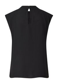 Mouwloos zwart topje met hoge halslijn, een rugopening in sleutelgatstijl en twee kleine knopen bij de kraag.