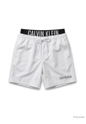 Bañador para hombre blanco con cintura elástica negra y cordón blanco, con el logo "Calvin Klein" en la cintura y la parte inferior de la pierna izquierda.