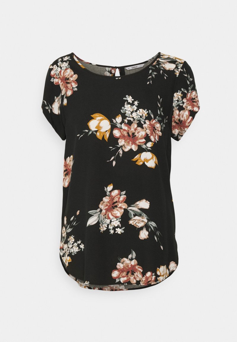 Blouse noire à manches courtes avec un col rond ornée de motifs floraux roses, blancs et jaunes éparpillés sur le tissu.