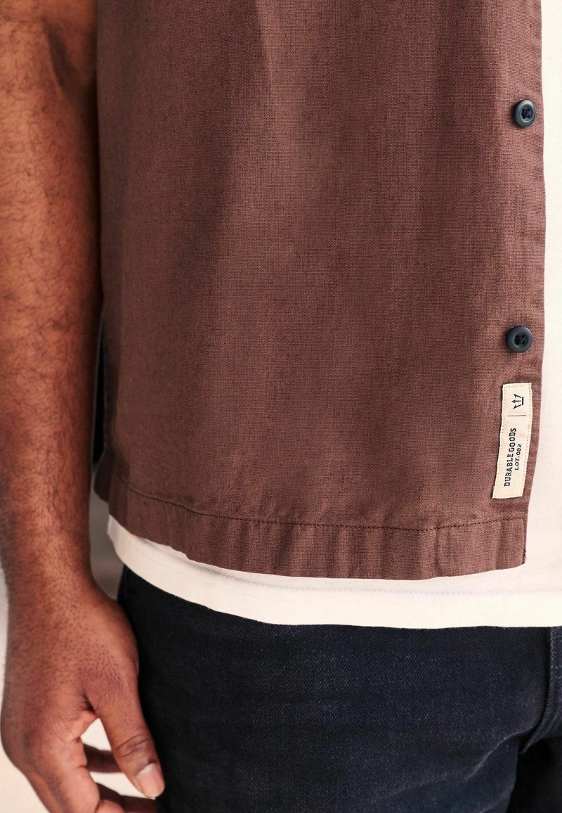 Next SHORT SLEEVE WITH CUBAN COLLAR - REGULAR FIT - Skjorter - rust brown