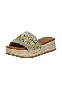 Sandal de esparto trenzado con una correa de tela beige que presenta acentos trenzados de colores, una suela gruesa de yute y una plantilla marrón lisa.