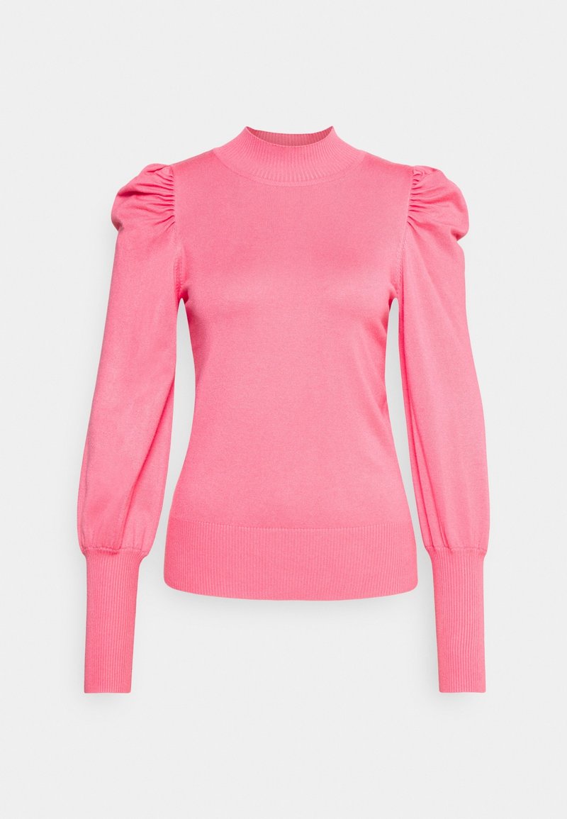 Růžový pletený svetr s vysokým límcem, nafouklými rukávy a žebrovanými manžetami a lemem. Hladká textura s jemným leskem.