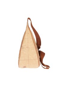 Borsa a spalla in tela beige con stampa mappa, forma triangolare e manico in pelle marrone con marchio embossato. Lunghezza della tracolla regolabile.