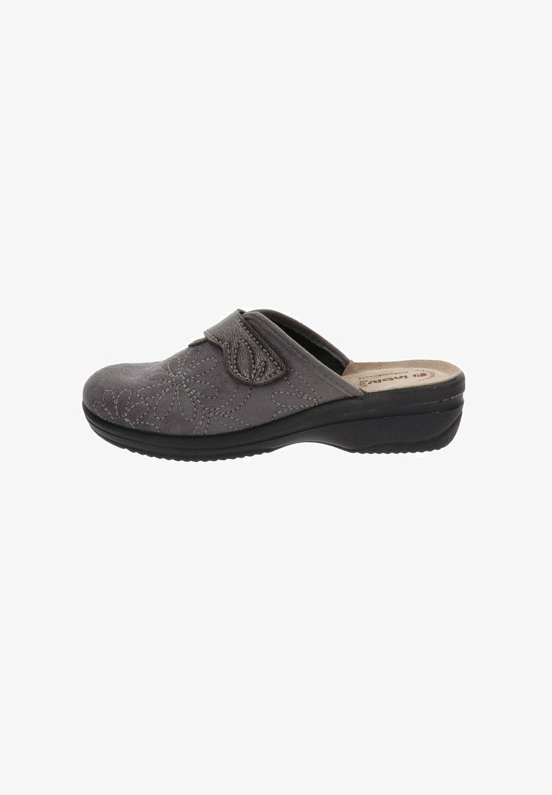 Scarpe slip-on in suede grigio con ricami floreali, cinturino regolabile e suola in gomma nera. Presentano una soletta imbottita per il massimo comfort.