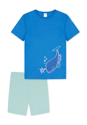 Blå bomullströja med en valgrafik och ordet "vänner" tillsammans med en sköldpadddesign, parat med ljusgröna shorts.