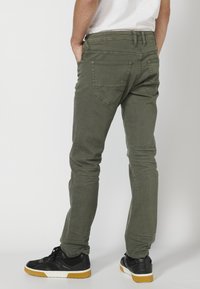 Koroshi STRETCH - Vaqueros rectos - verde   green