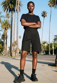 Urban Classics PLEATED BERMUDA  - Shorts - black