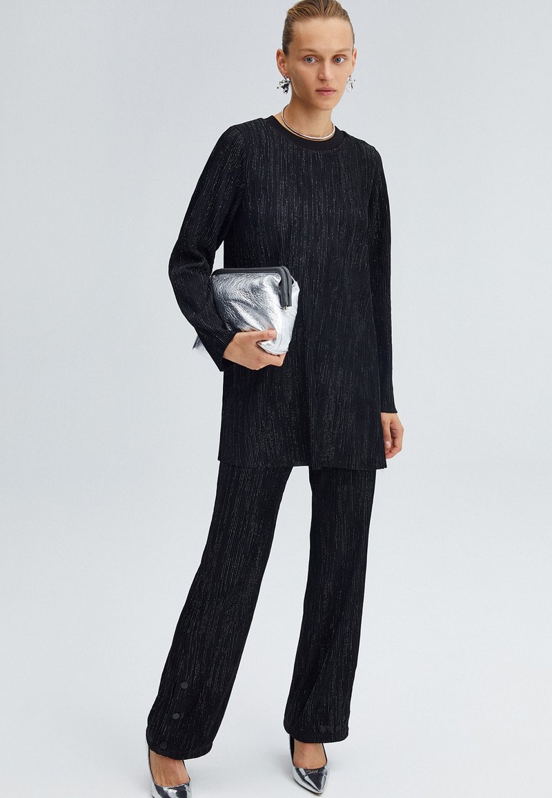 Touché Privé Longsleeve zwart Touché Privé Longsleeve zwart