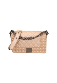 Borsa a tracolla beige trapuntata con motivo a piramide testurizzato, tracolla in metallo argentato e placca rettangolare con logo in metallo. Tracolla regolabile.