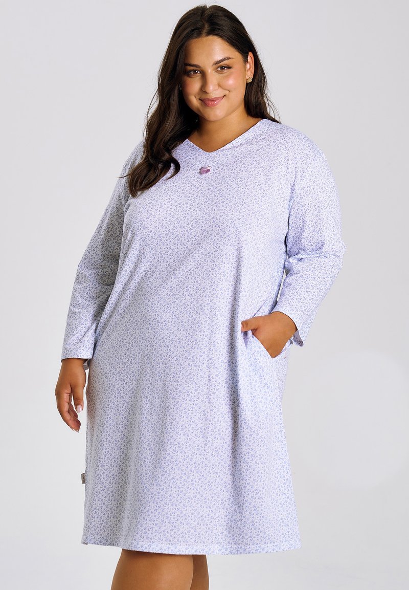 Jasnofioletowa koszula nocna z długimi rękawami, kwiatowym wzorem, dekoltem w serek i bocznymi kieszeniami. Wykonana z miękkiej tkaniny dla wygody.