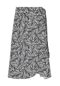 Falda envuelta en blanco y negro con un patrón de hojas que presenta líneas alternas en negrita y finas, fabricada con un tejido ligero. Detalle de lazo en el lateral.