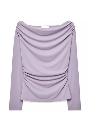 Fialkový dlhý rukáv s výstrihom nad ramená a našuchorenými záhybmi na ramenách a v páse.