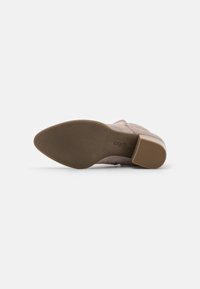 Gabor Comfort Kotníkové boty - taupe