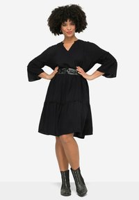 Angel of Style A-LINIE-AUSSCHNITT 3/4-ÄRMEL - Vapaa-ajan mekko - black